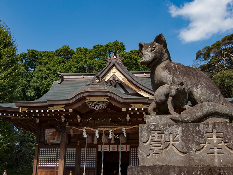 女化神社のキツネ像右