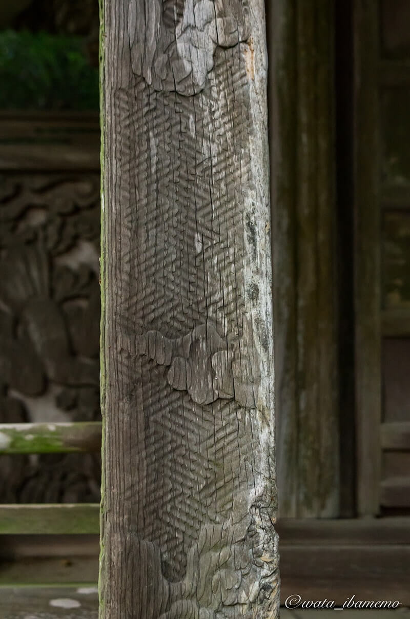 陰陽神社社殿の柱