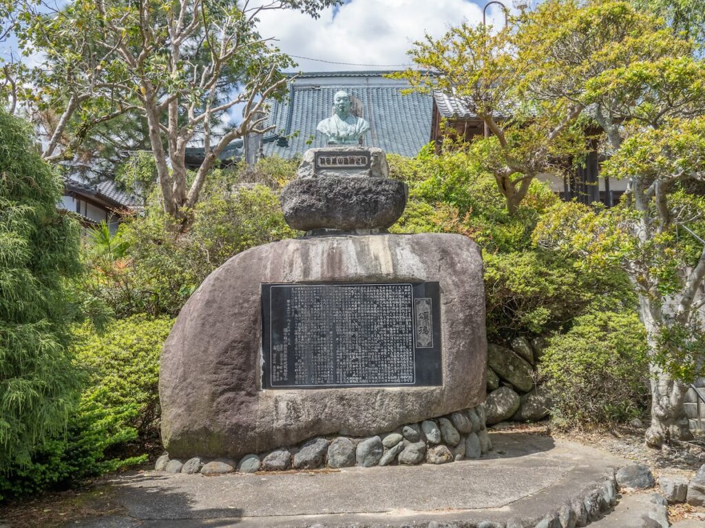 飛田周山の顕彰碑